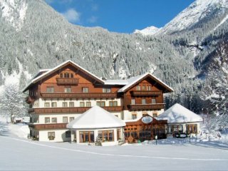 Alpenhotel Badmeister se skipasem